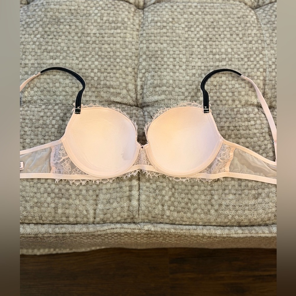 Victoria's Secret Dream Angel’s Blush Ribbon Lined Lace Demi and Thong Set - Picture 10 of 11